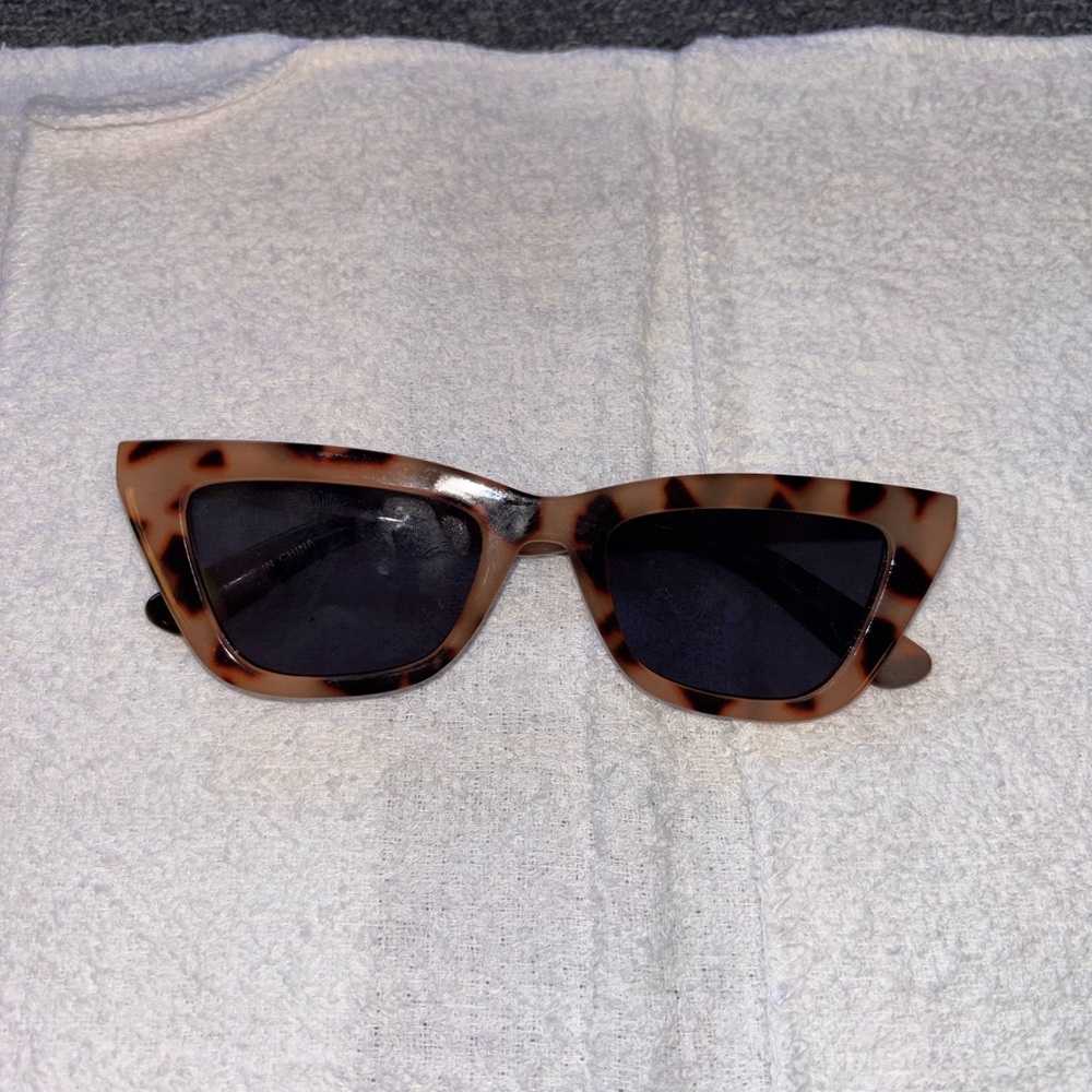 Tortoiseshell Cat-Eye Sunglasses - Brown